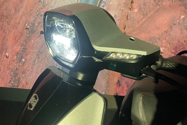 BGauss RUV350 Front Turn Indicators
