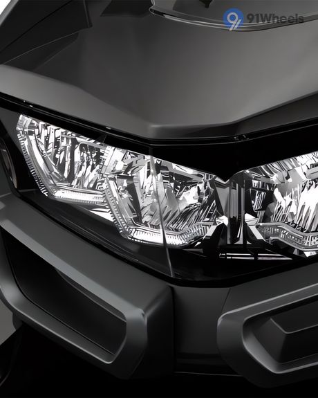 C 400 GT Head Light