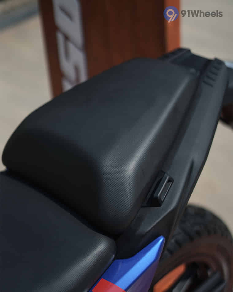 Seats & Comfort - 3 Seats & Comfort - 3