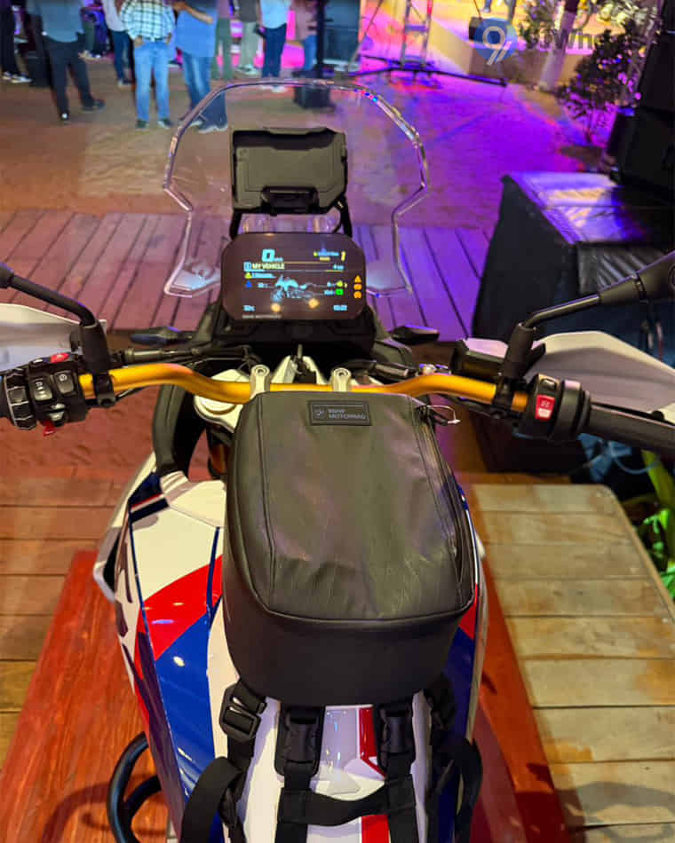 Handlebar & Console Area - 2 Handlebar & Console Area - 2