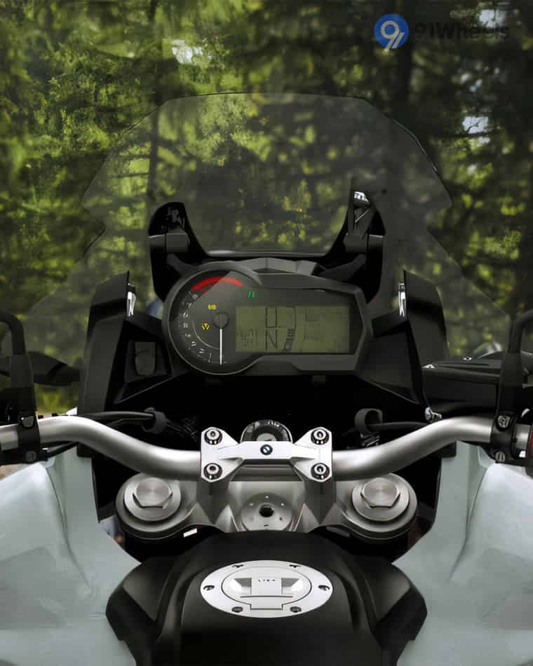 Handlebar & Console Area - 1