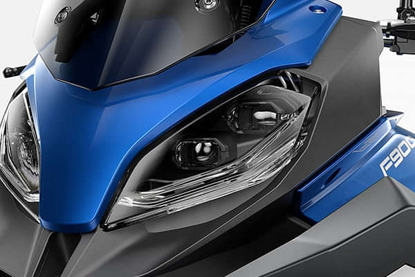 BMW F 900 XR Head Light