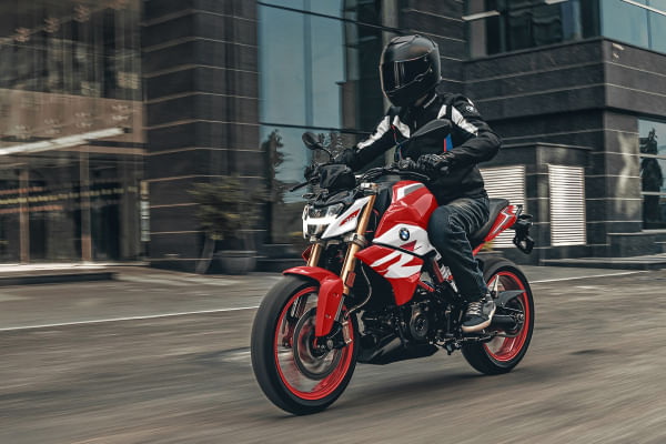 BMW G 310 R Riding Shot