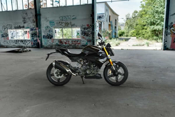 BMW G 310 R Right Side View BMW G 310 R Right Side View