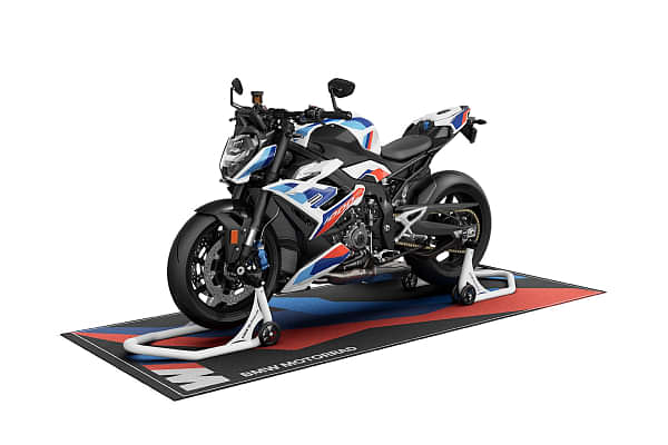 BMW M 1000 R Left Front Three Quarter