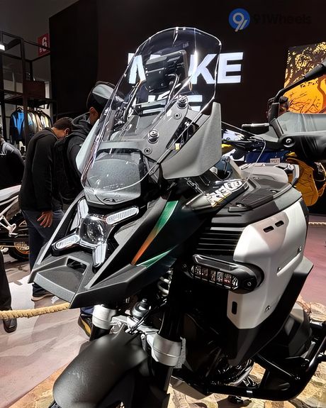 R 1300 GS Head Light