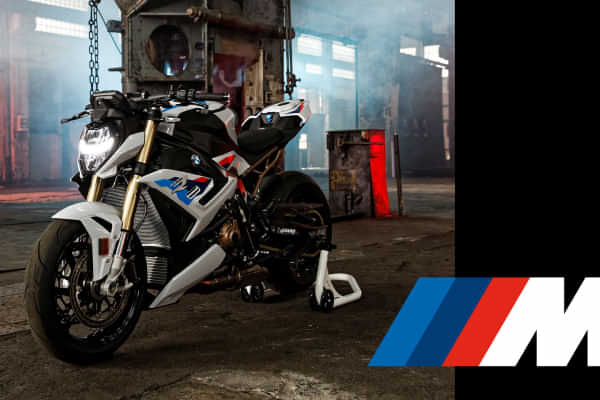 BMW S 1000 R Left Front Three Quarter BMW S 1000 R Left Front Three Quarter