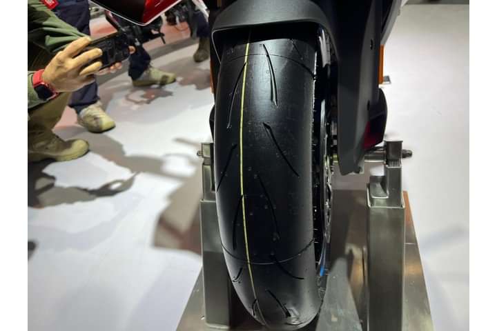 BMW S 1000 RR Front Tyre