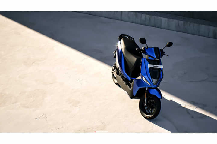 Brisk Origin Right Front Three Quarter