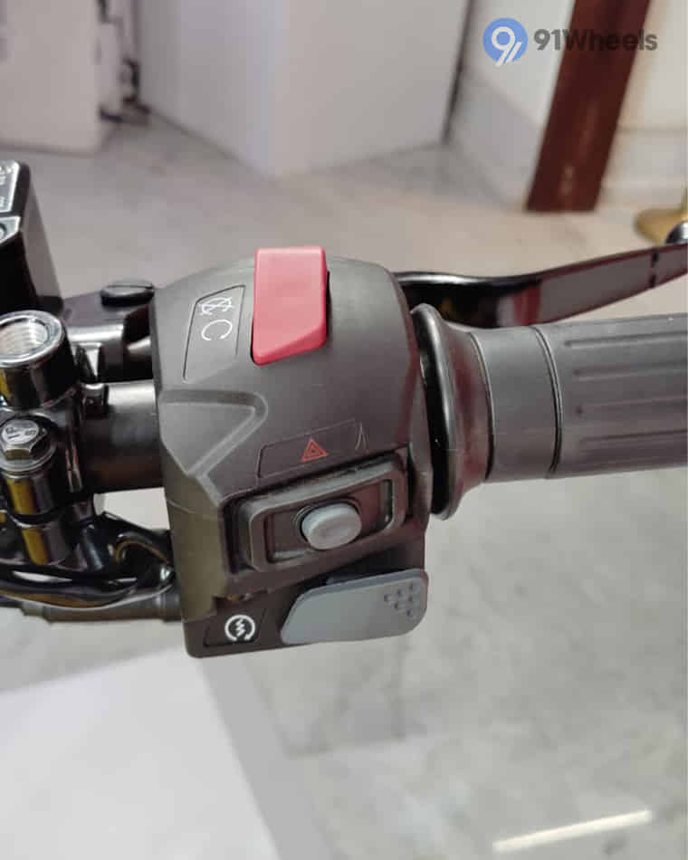 Handlebar & Console Area - 2