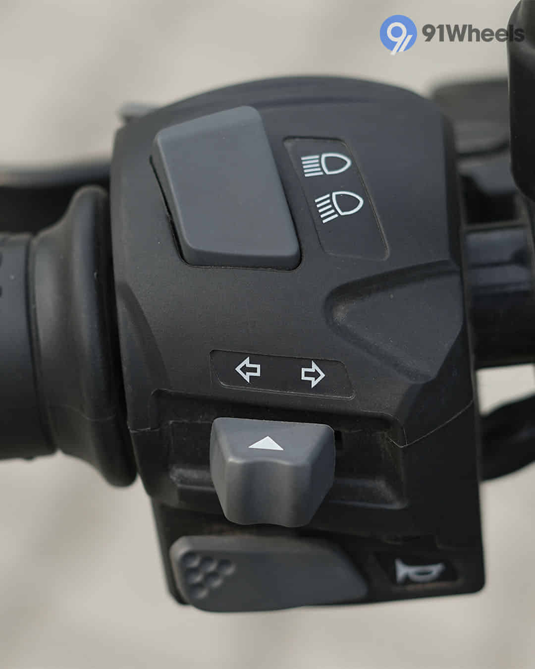 Multifunction Switchgear Right