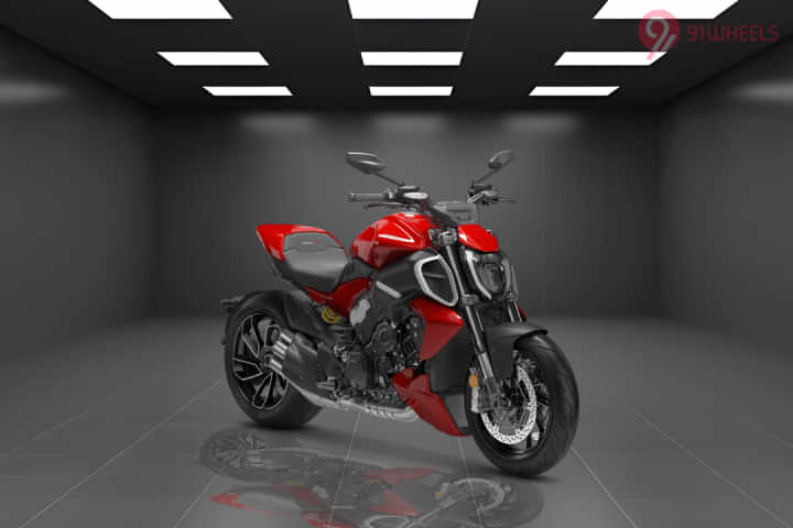 Ducati Diavel V4 Right Front Three Quarter Ducati Diavel V4 Right Front Three Quarter