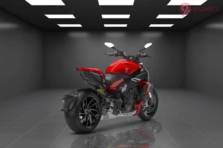 Ducati Diavel V4 Right Rear Three Quarter