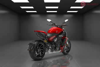 Ducati Diavel V4 Right Rear Three Quarter Ducati Diavel V4 Right Rear Three Quarter