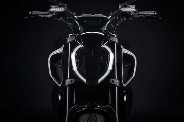 Ducati Diavel V4 Head Light