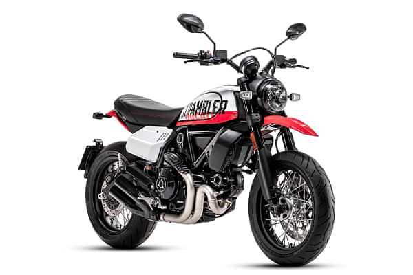 Ducati Scrambler 800 Urban Motard Moving shot