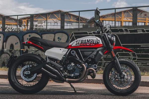 Ducati Scrambler 800 Urban Motard Moving shot