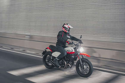 Ducati Scrambler 800 Urban Motard Moving shot
