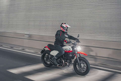 Ducati Scrambler 800 Urban Motard Moving shot