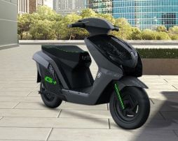 Earth Energy EV Glyde Plus 2021-2025 Right Front Three Quarter