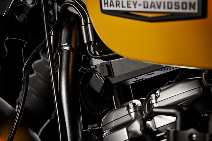 Harley-Davidson Street Bob USB Port