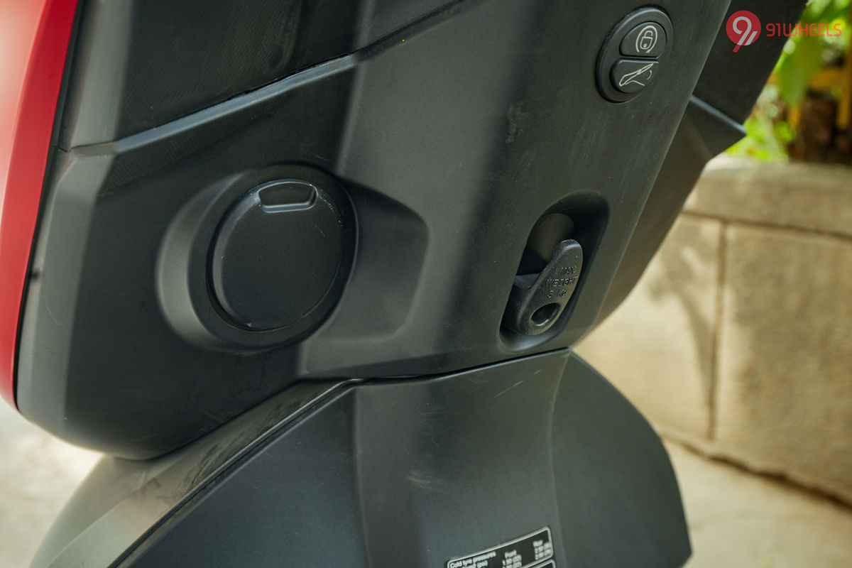 Vida V1 2022-2024 Underseat Luggage Hook
