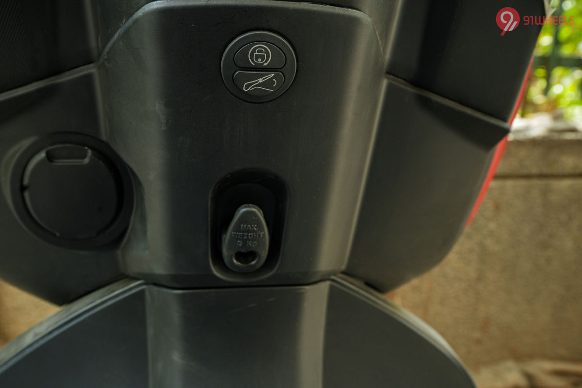Vida V1 2022-2024 Front Luggage Hook