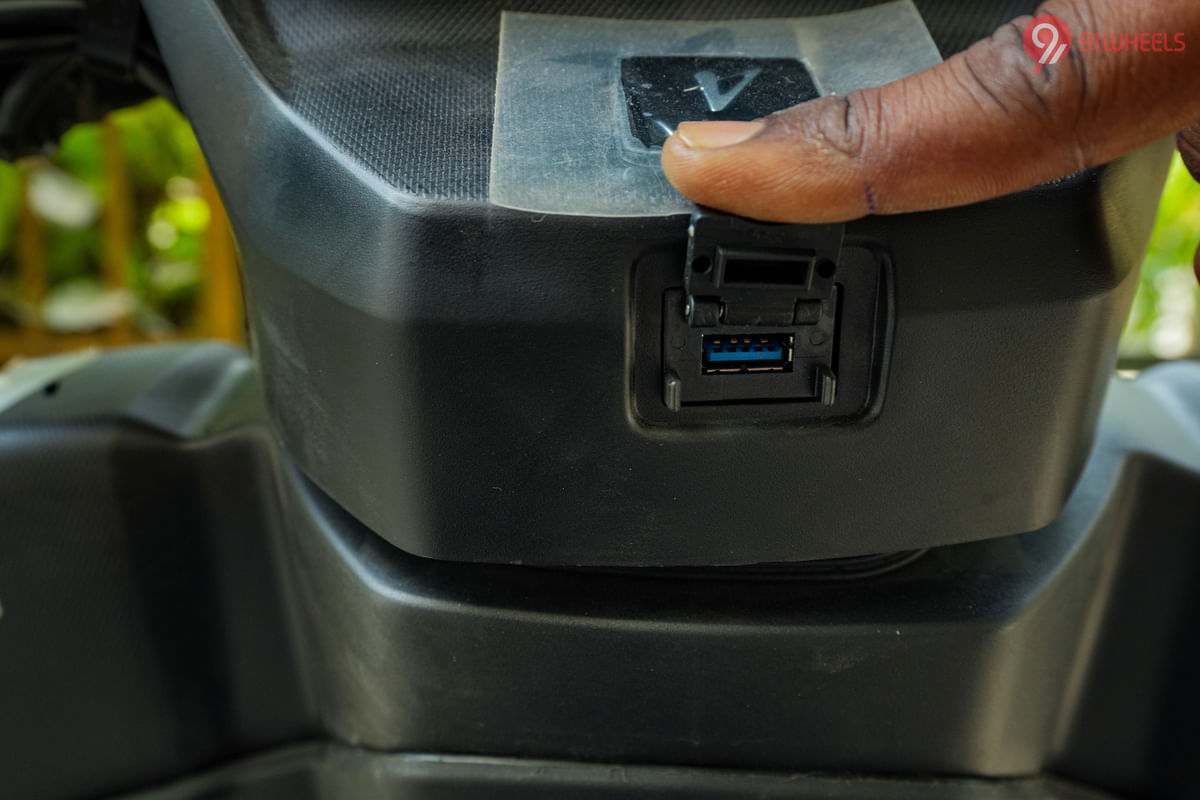 Vida V1 2022-2024 USB Port