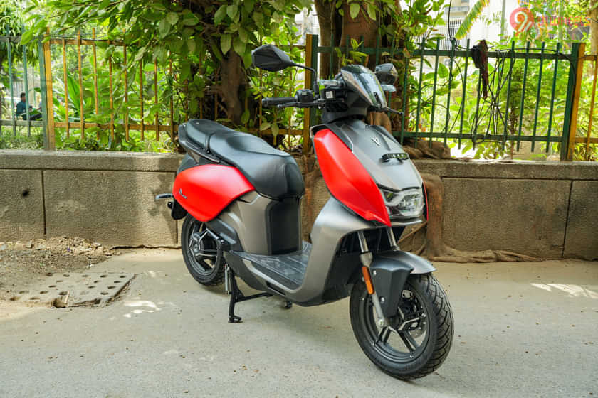 Vida V1 2022-2024 Right Front Three Quarter Vida V1 2022-2024 Right Front Three Quarter