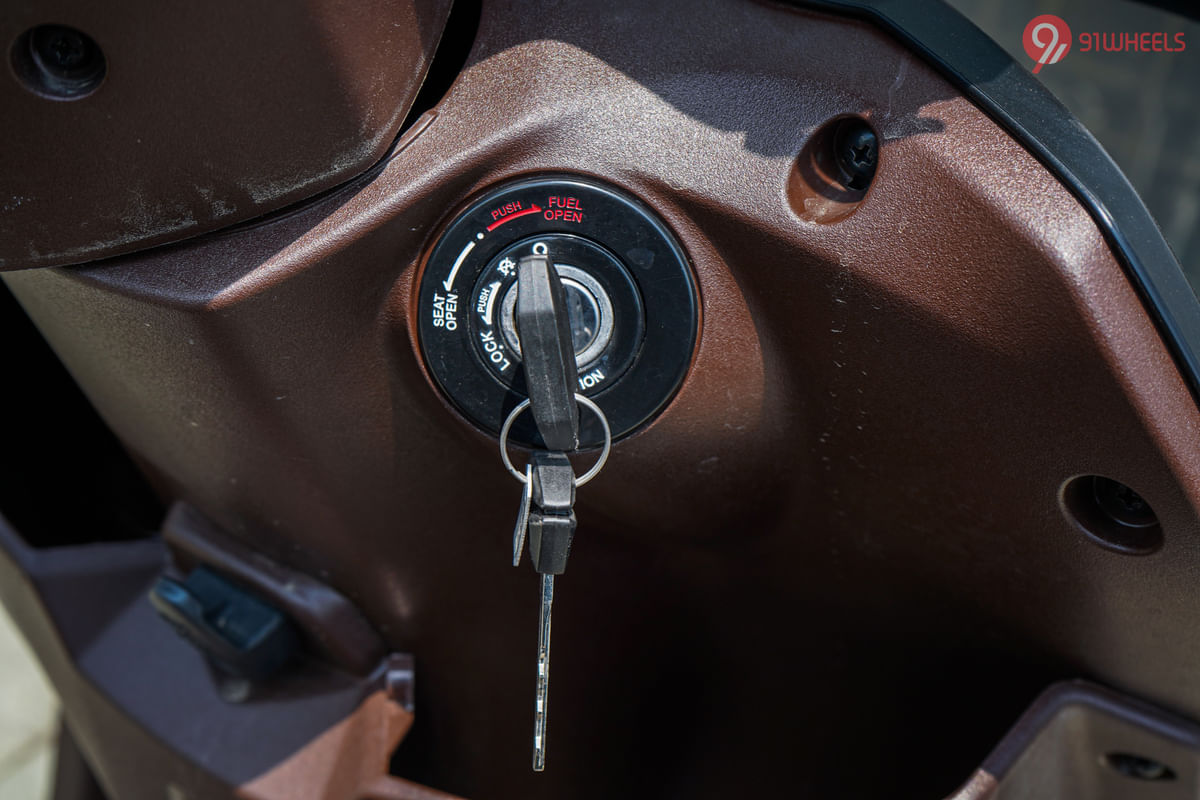 Hero Destini 125 XTEC  2022 - 2025 Seat Lock Release