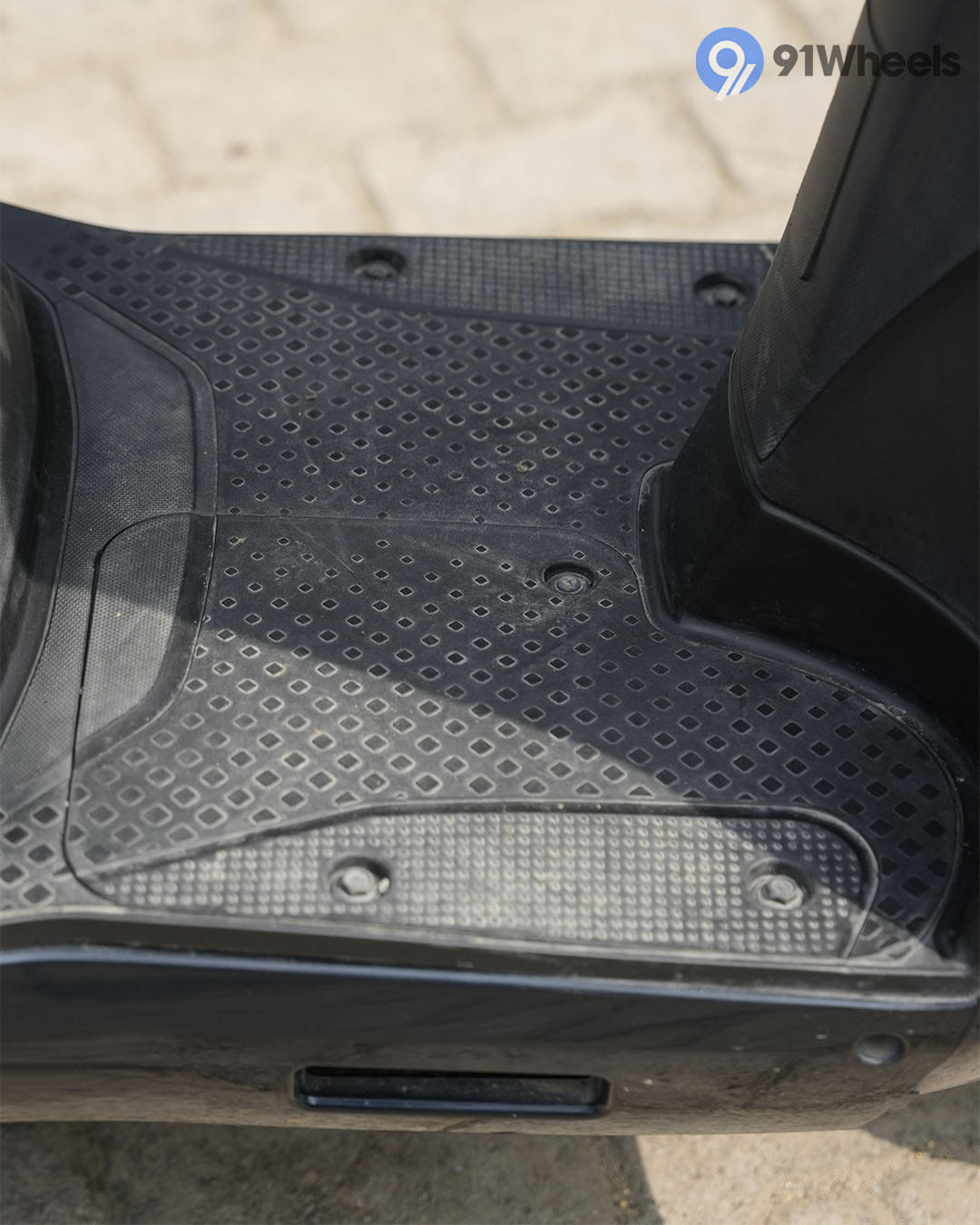 Stands & Utility - 1