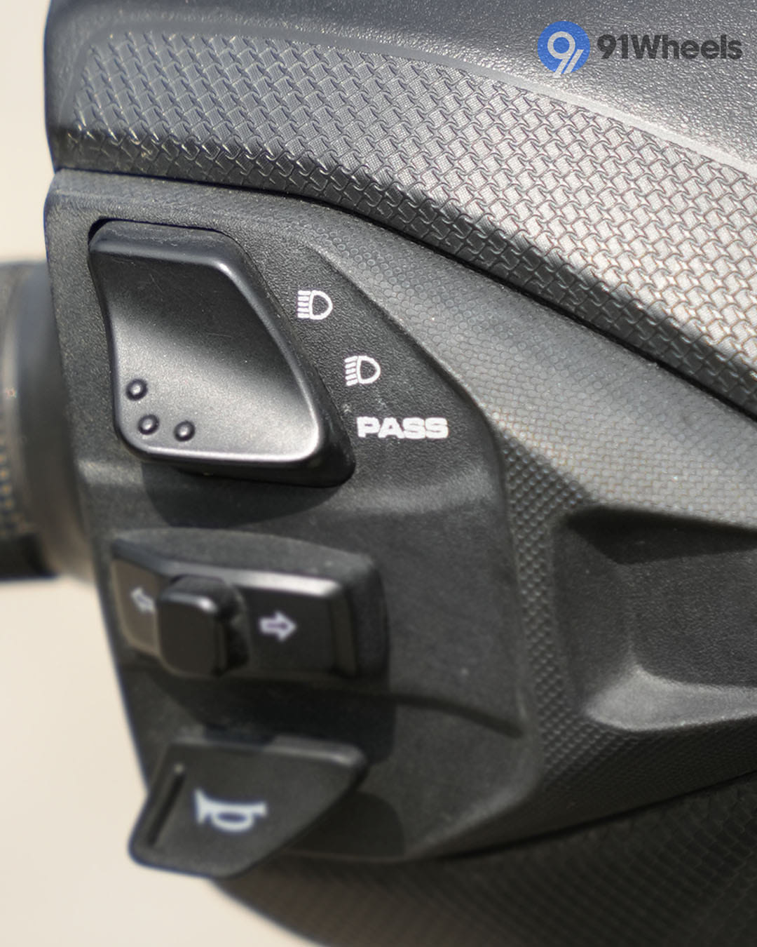 Handlebar & Console Area - 1