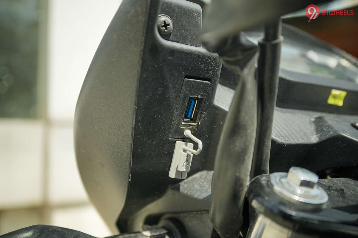 Hero Glamour Xtec USB Port