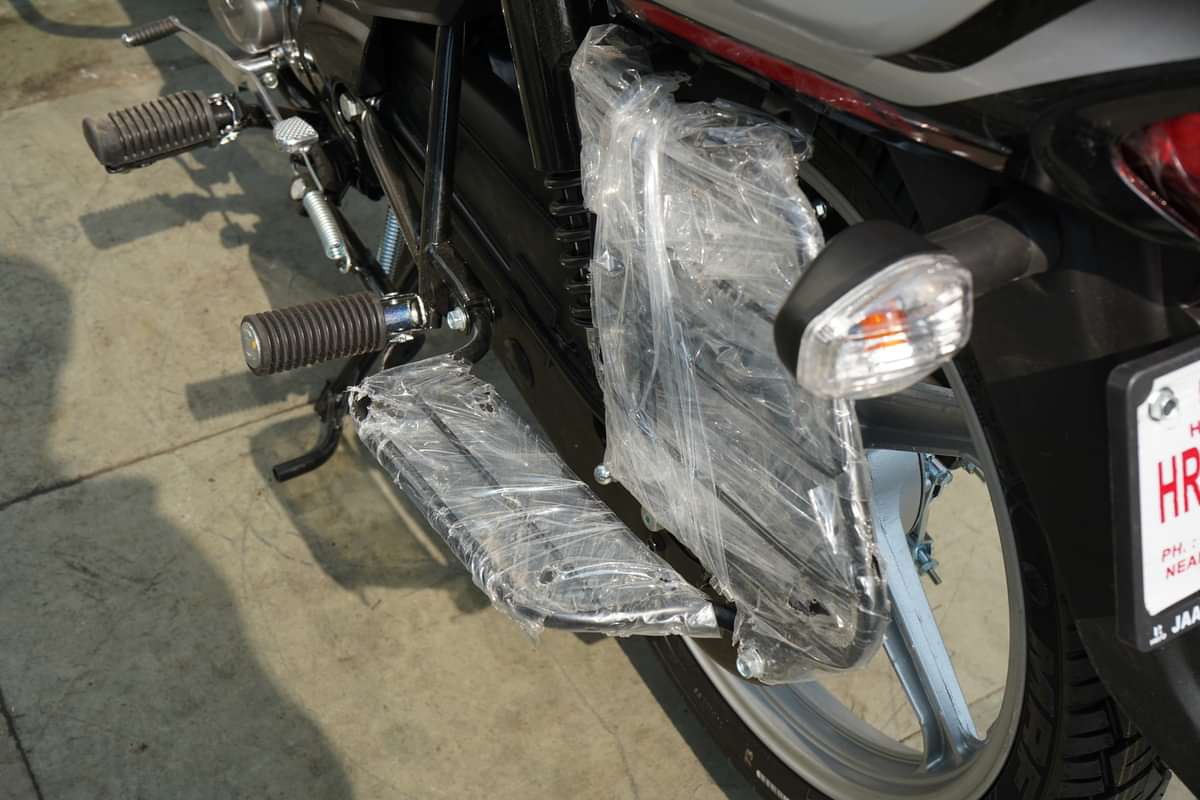 Hero HF Deluxe Saree Guard
