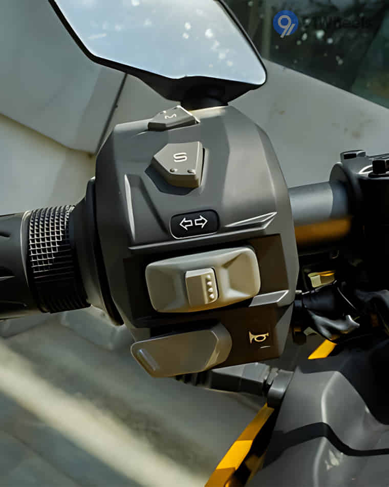 Handlebar & Console Area - 10