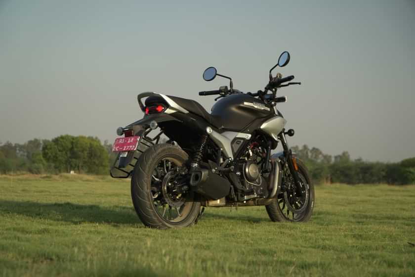 Hero Mavrick 440 Right Rear Three Quarter Hero Mavrick 440 Right Rear Three Quarter