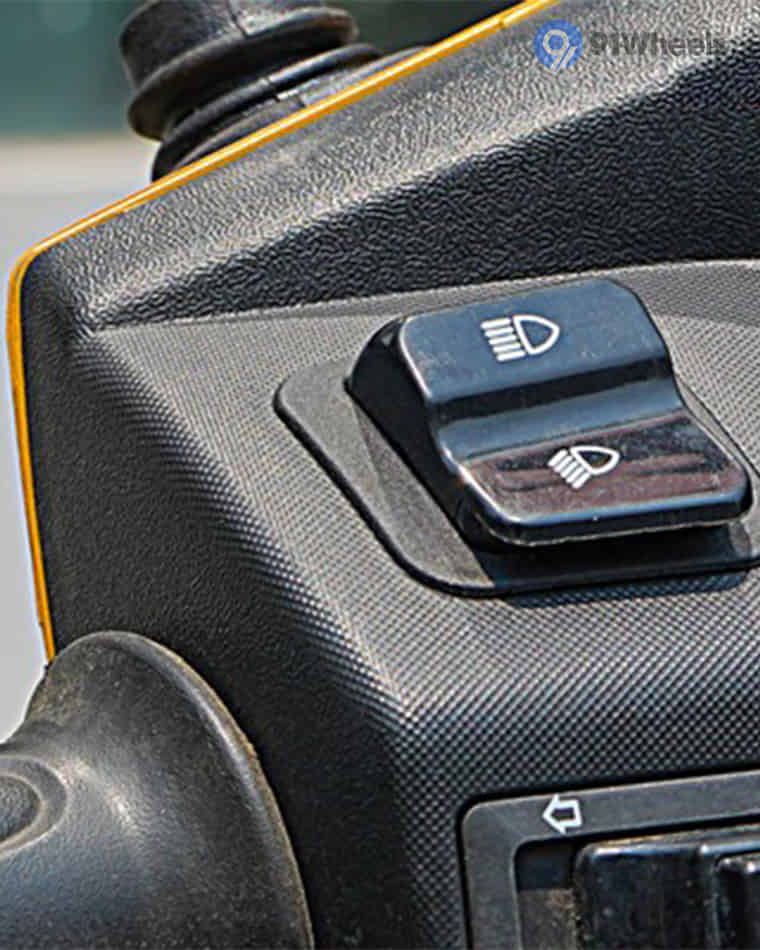 Handlebar & Console Area - 1