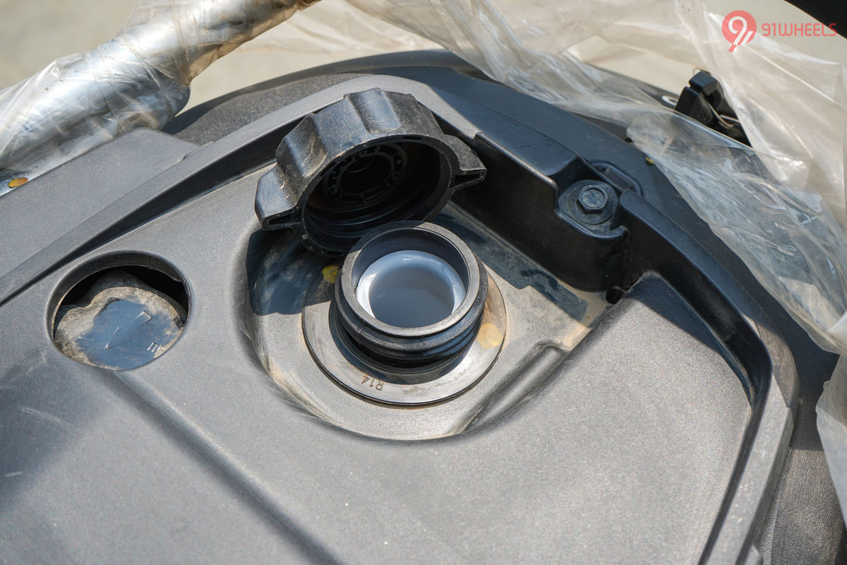 Hero Pleasure Plus Open Fuel Lid