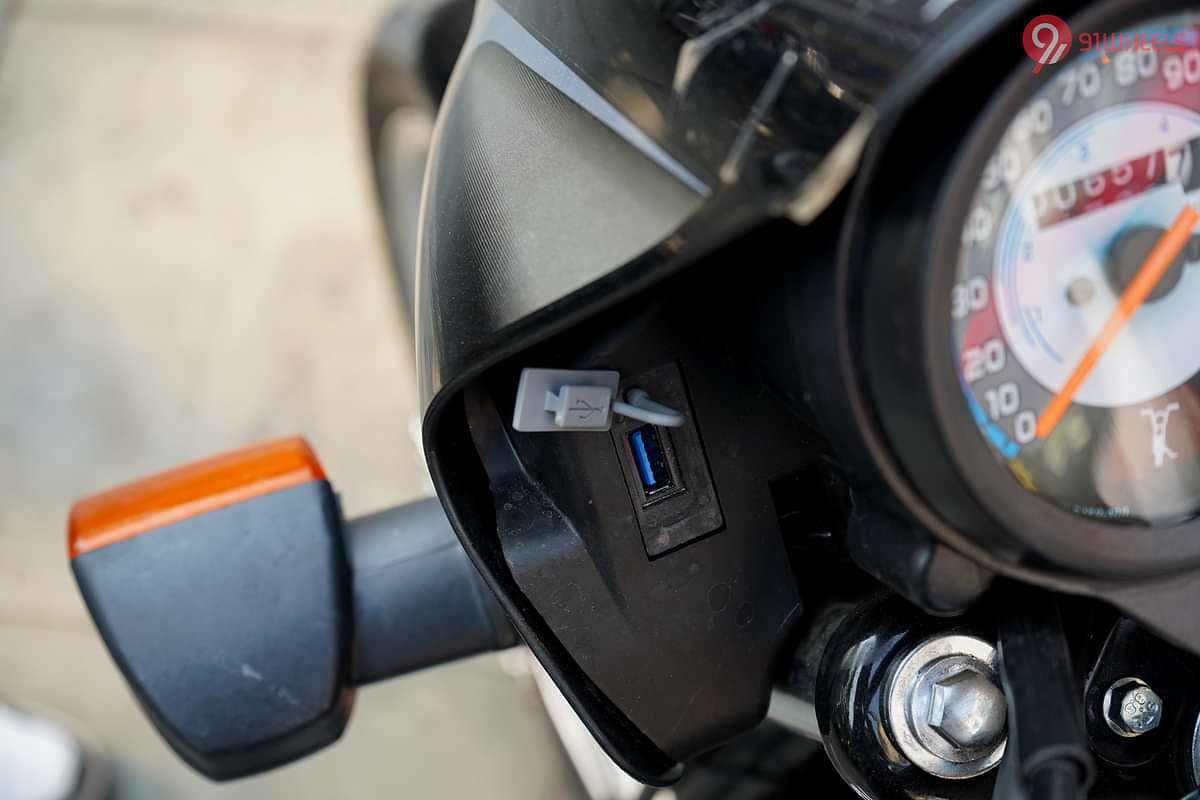 Hero Splendor Plus USB Port