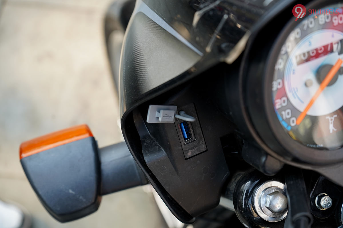 Hero Splendor Plus USB Port