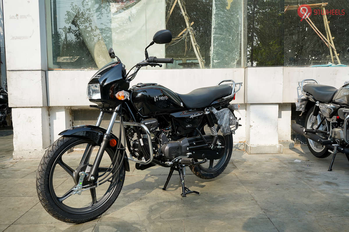 Hero Splendor Plus Left Front Three Quarter