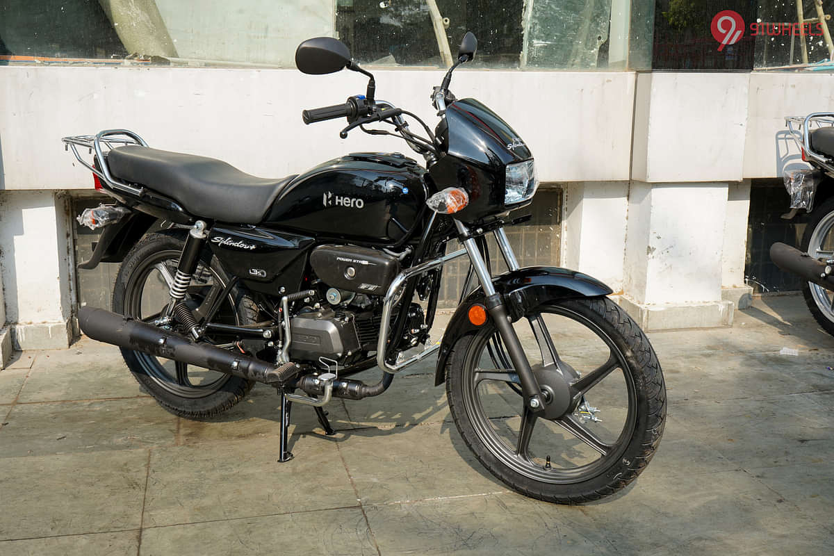 Hero Splendor Plus Right Front Three Quarter