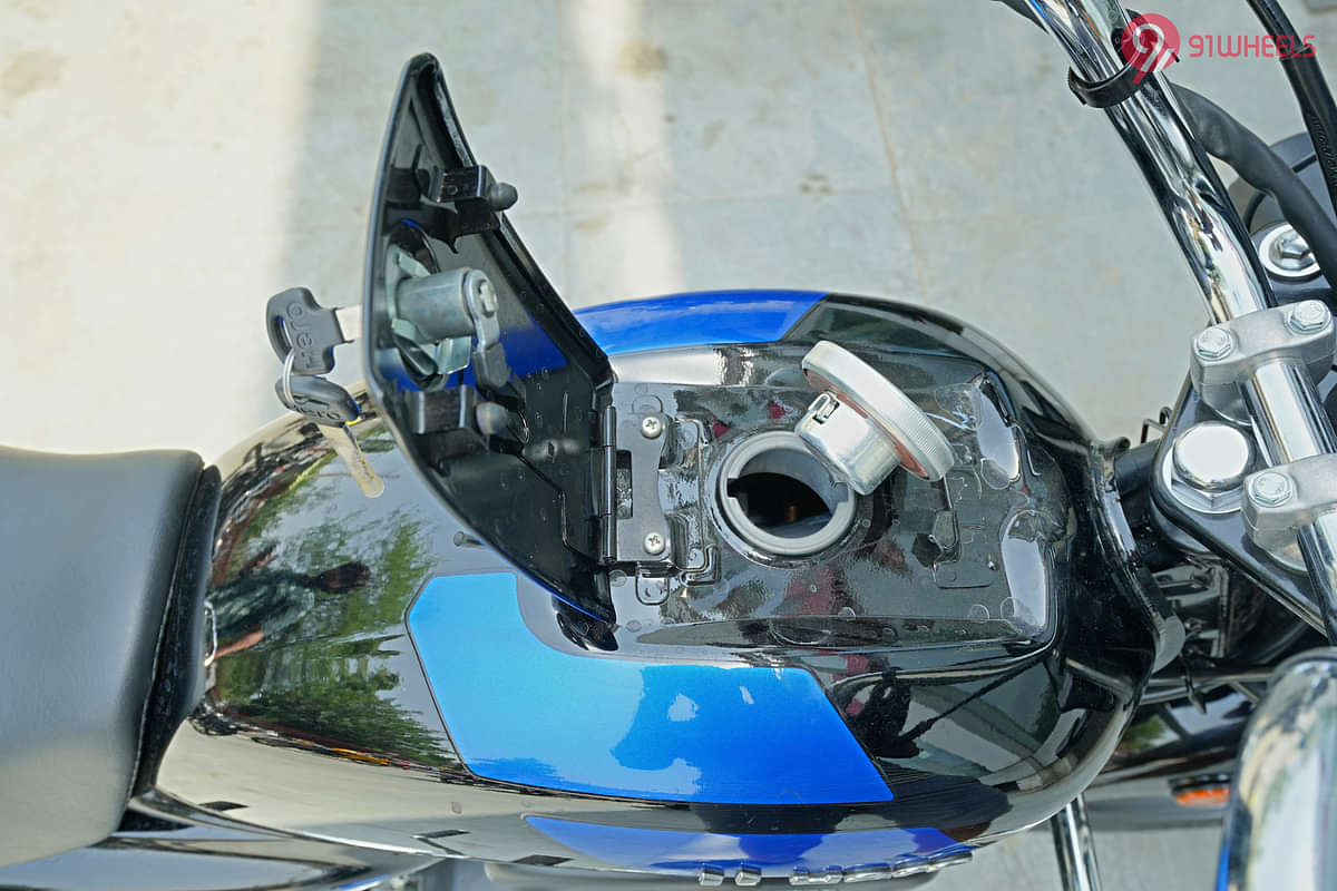 Hero Splendor Plus Xtec Open Fuel Lid