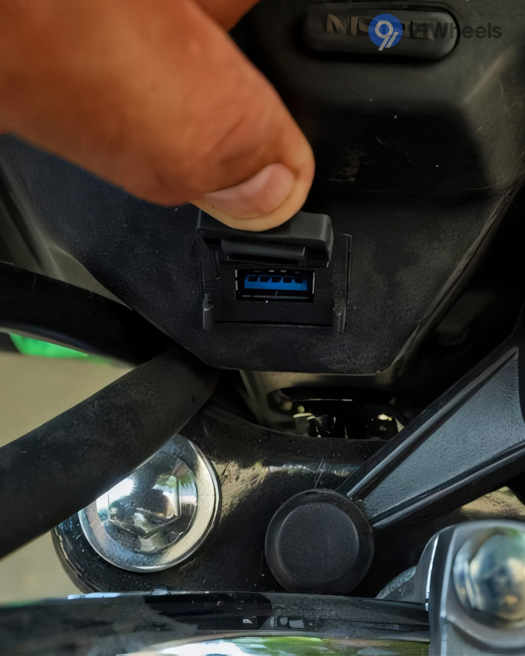 Handlebar & Console Area - 12