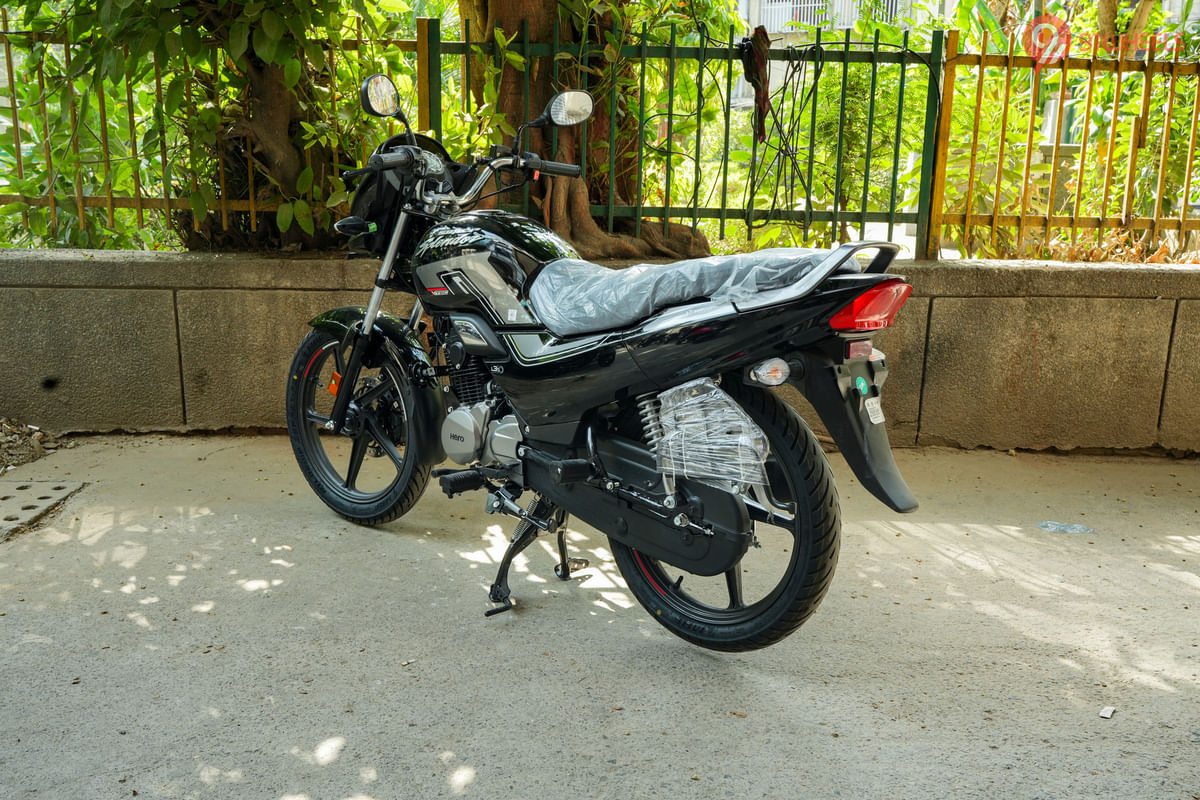 Hero Super Splendor Xtec Left Rear Three Quarter