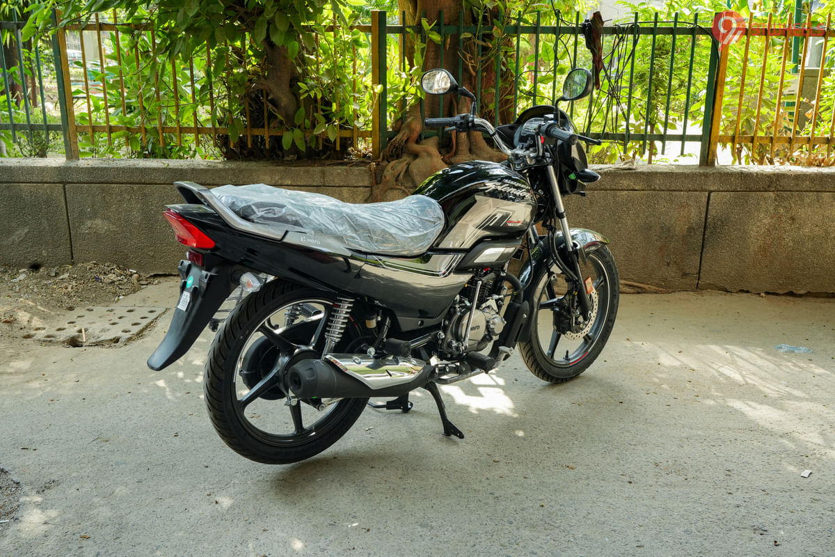 Hero Super Splendor Xtec Right Rear Three Quarter