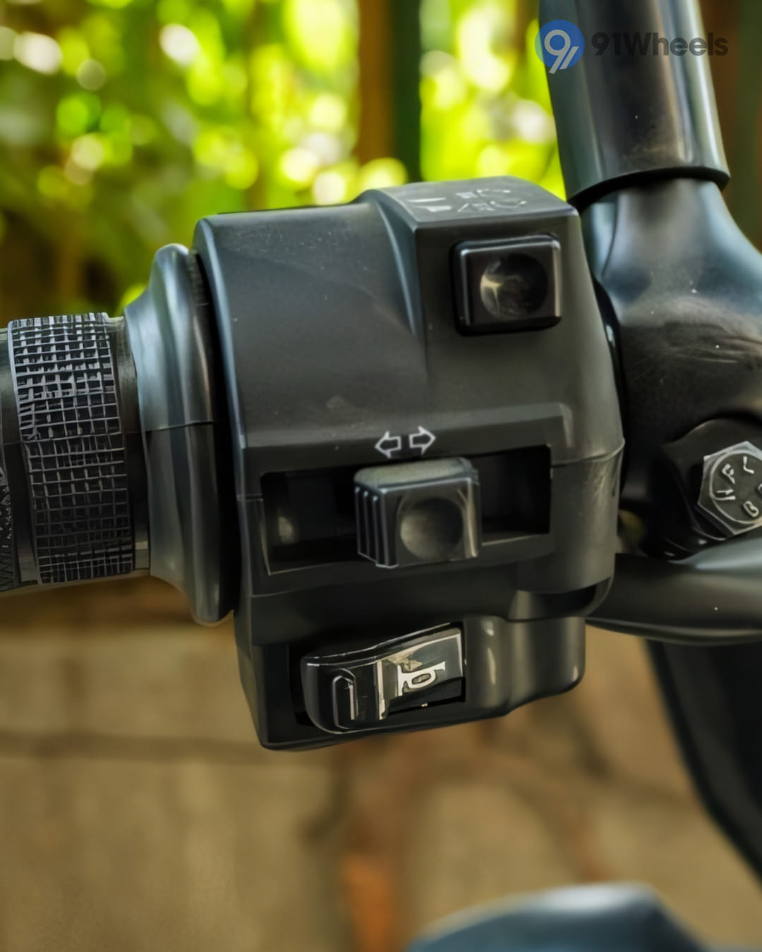 Handlebar & Console Area - 1