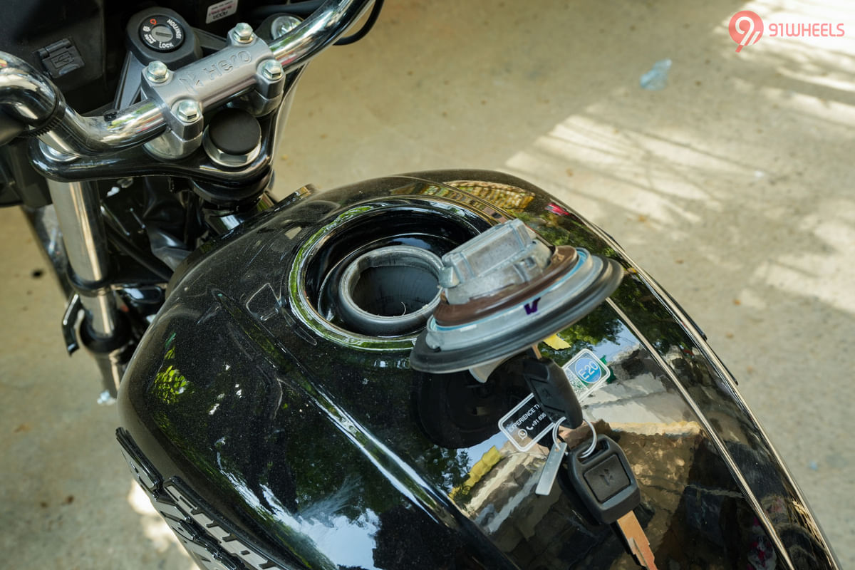 Hero Super Splendor Xtec Open Fuel Lid