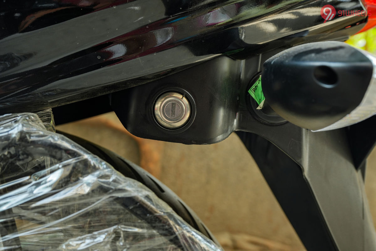 Hero Super Splendor Xtec Seat Remove/Fix Lock