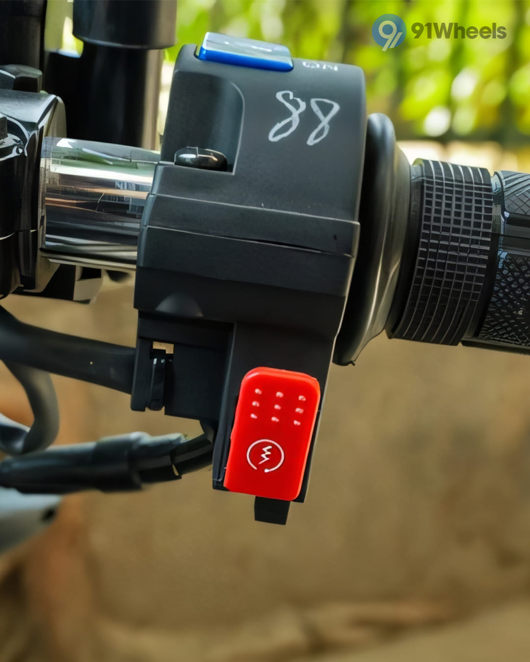 Handlebar & Console Area - 16